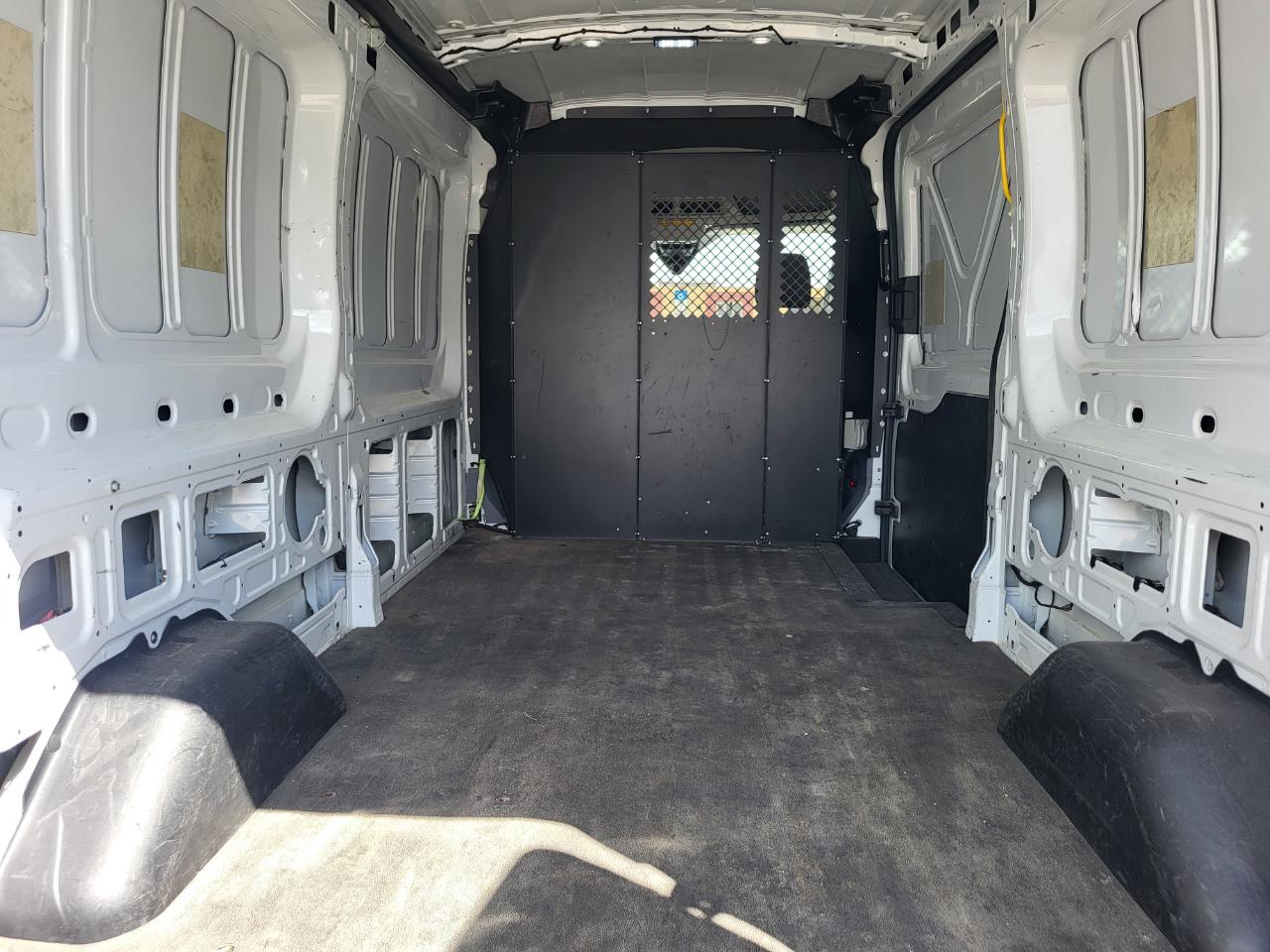 Ford Transit 150 Van Med. Roof w/Sliding Pass. 148-in. WB 2016