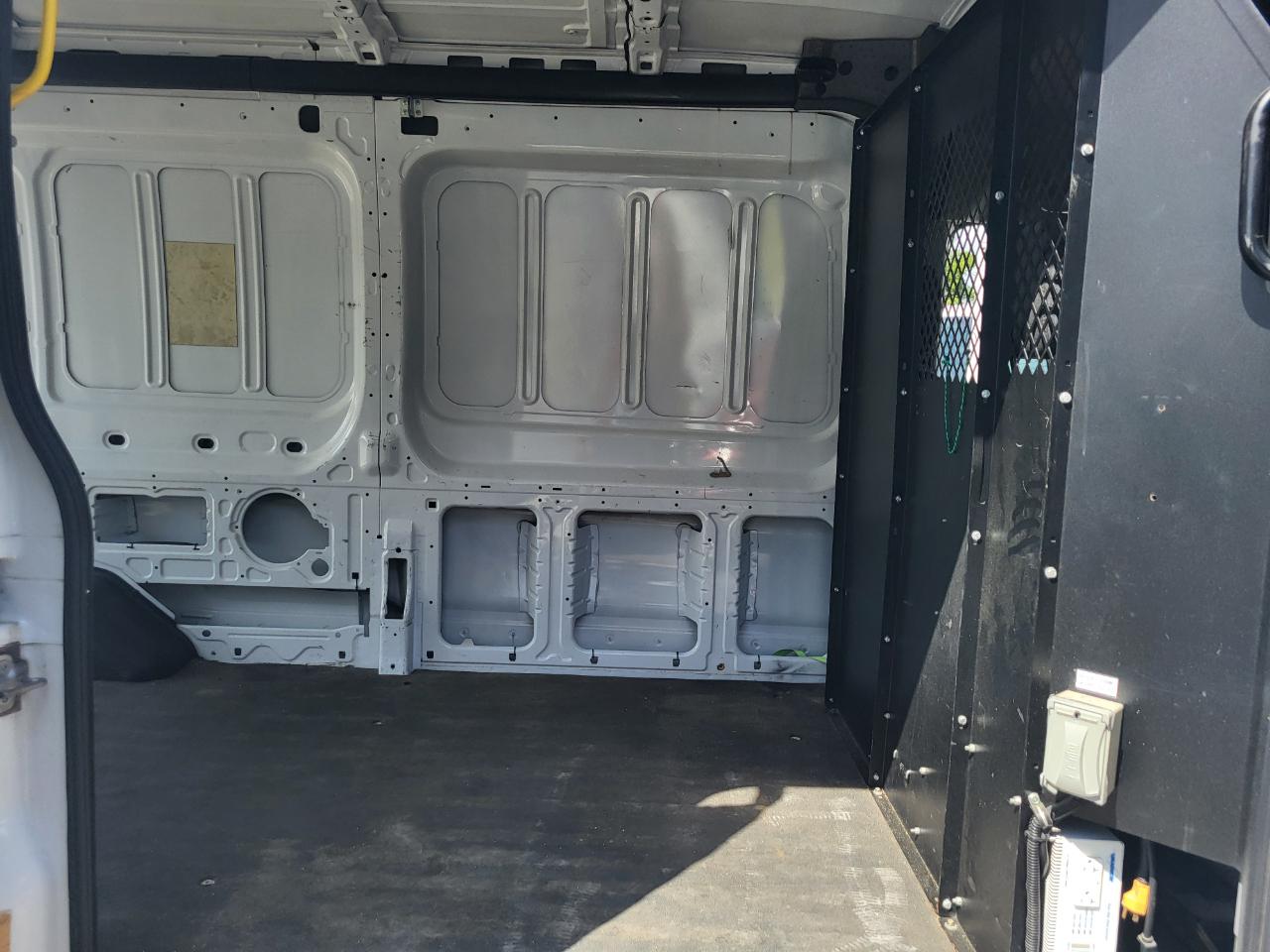 Ford Transit 150 Van Med. Roof w/Sliding Pass. 148-in. WB 2016