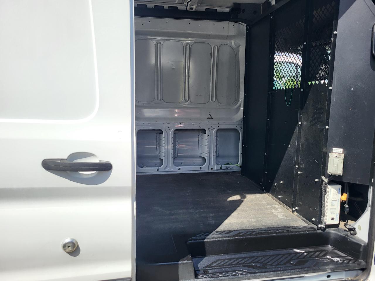 Ford Transit 150 Van Med. Roof w/Sliding Pass. 148-in. WB 2016