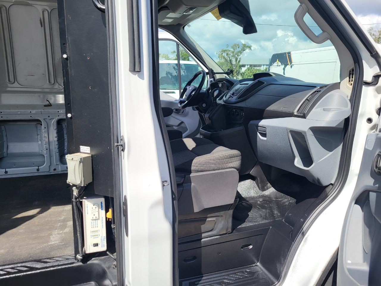 Ford Transit 150 Van Med. Roof w/Sliding Pass. 148-in. WB 2016