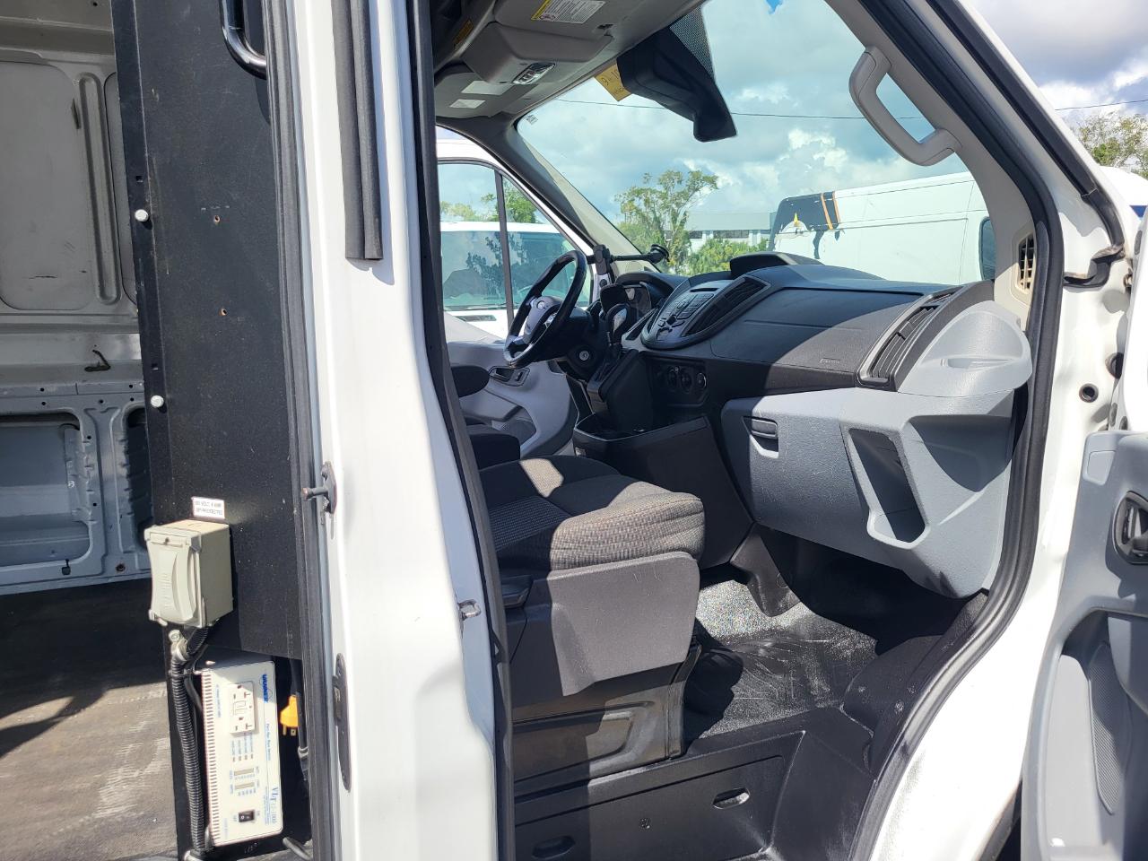 Ford Transit 150 Van Med. Roof w/Sliding Pass. 148-in. WB 2016