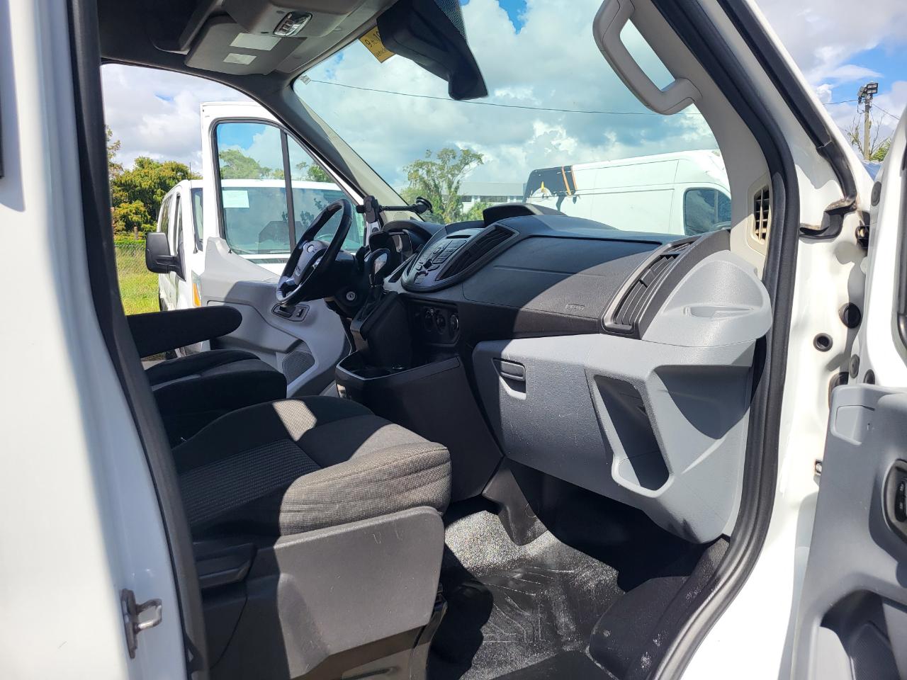 Ford Transit 150 Van Med. Roof w/Sliding Pass. 148-in. WB 2016