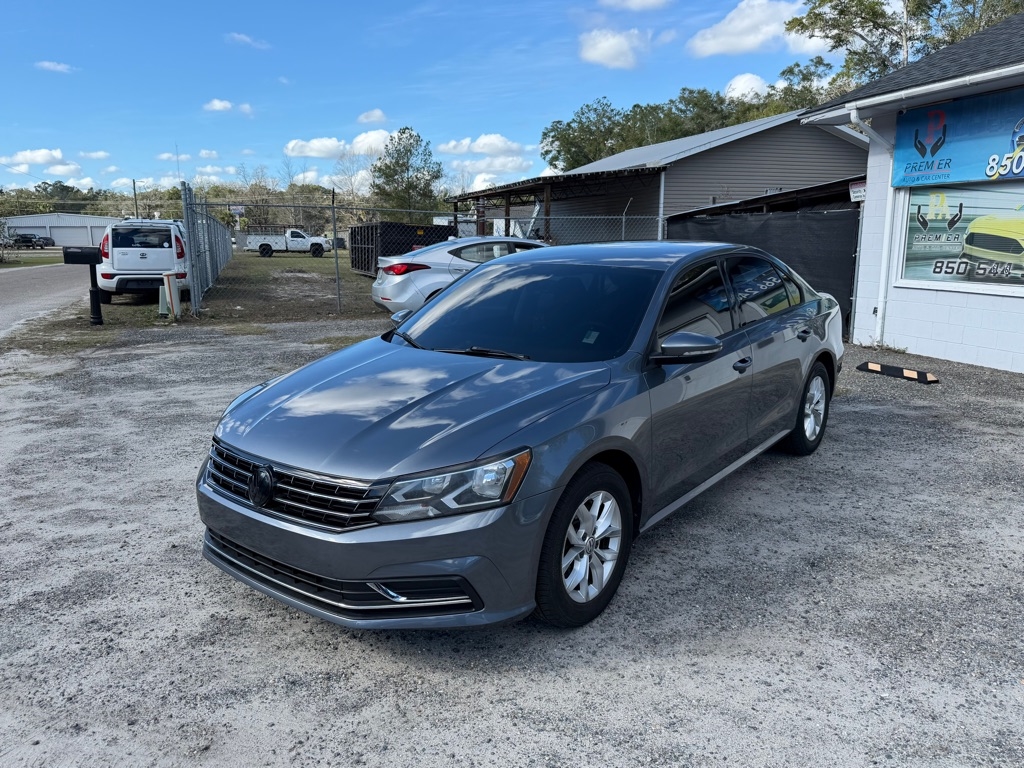 2018 Volkswagen Passat S's photo