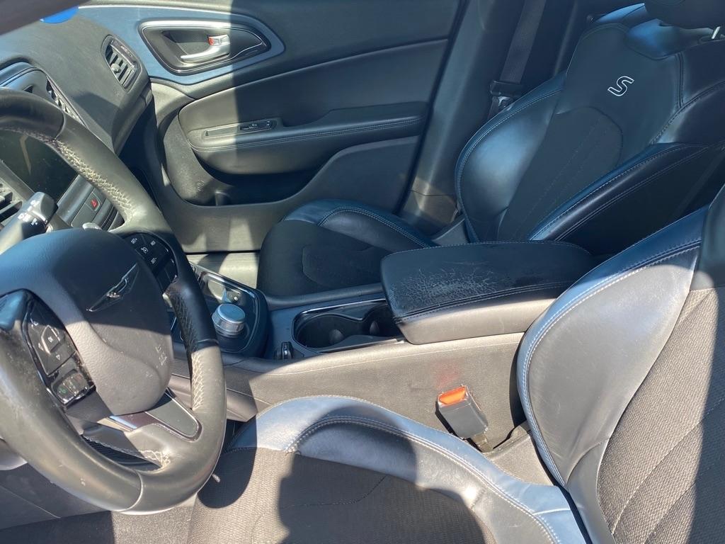 Chrysler 200  2016
