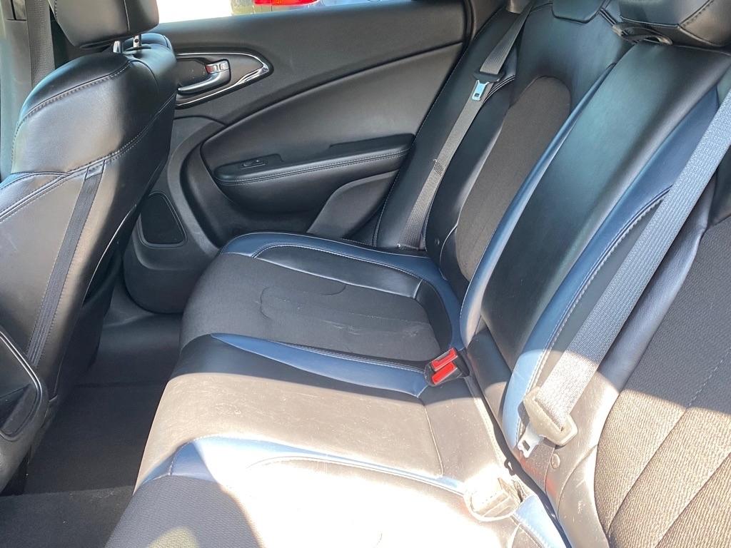 Chrysler 200  2016