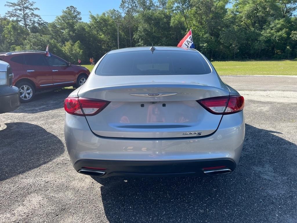 2016 Chrysler 200 S - Photo 4