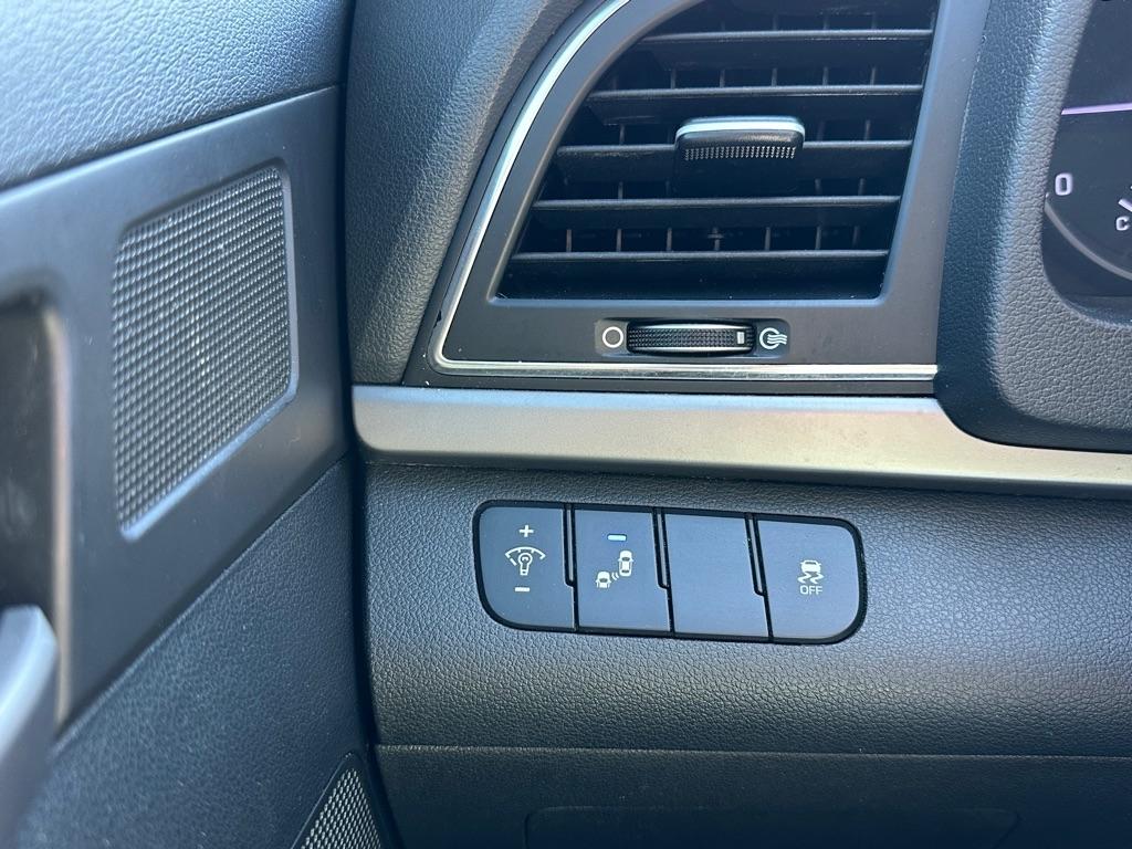 Hyundai Elantra  2018
