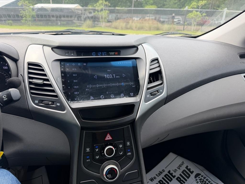 Hyundai Elantra  2015