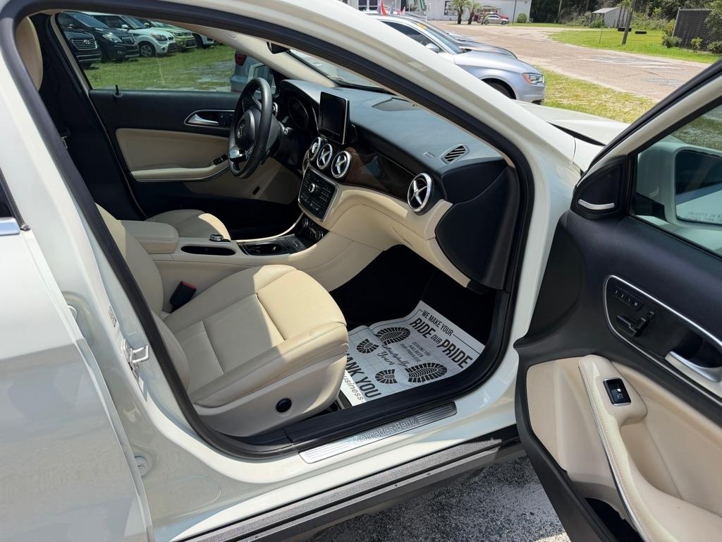 Mercedes-Benz GLA-Class  2017