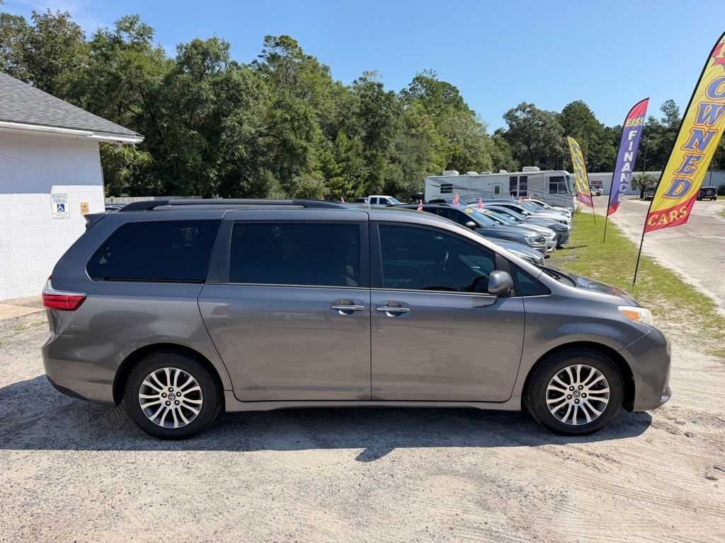 Toyota Sienna  2018