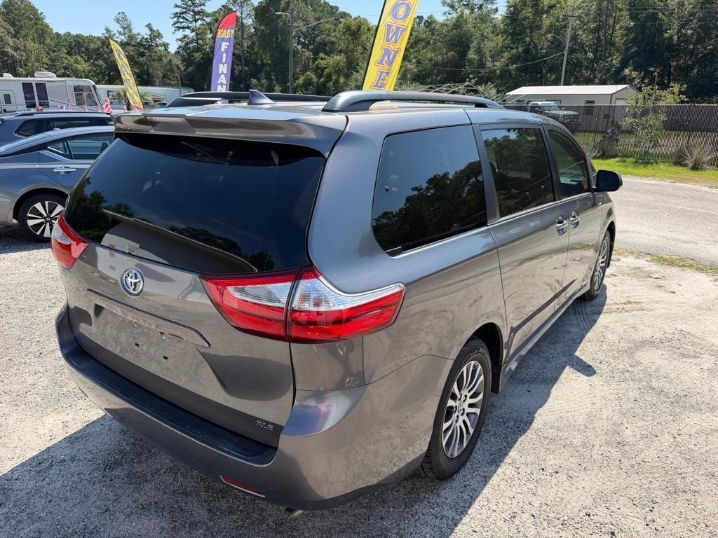 Toyota Sienna  2018