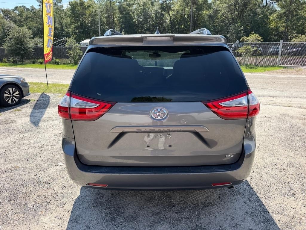 Toyota Sienna  2018