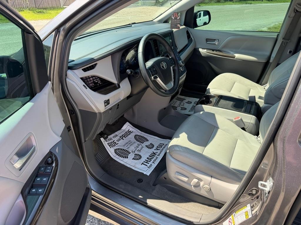 Toyota Sienna  2018
