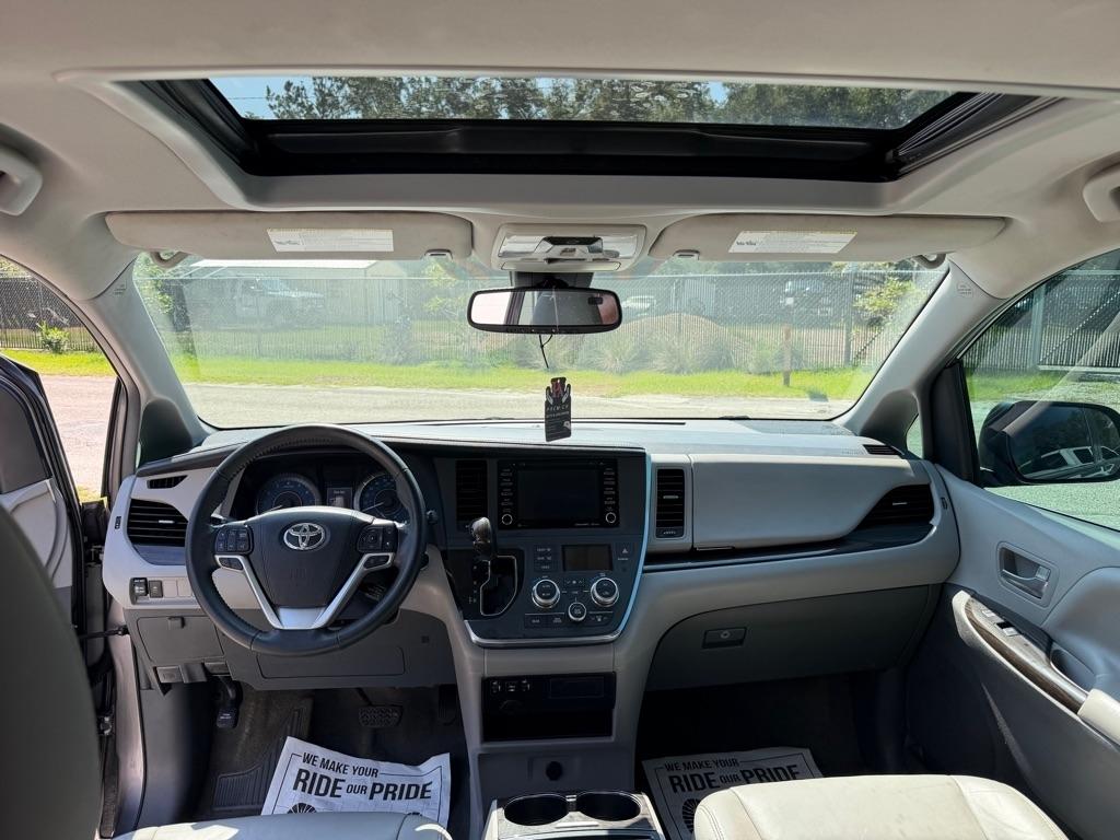 Toyota Sienna  2018