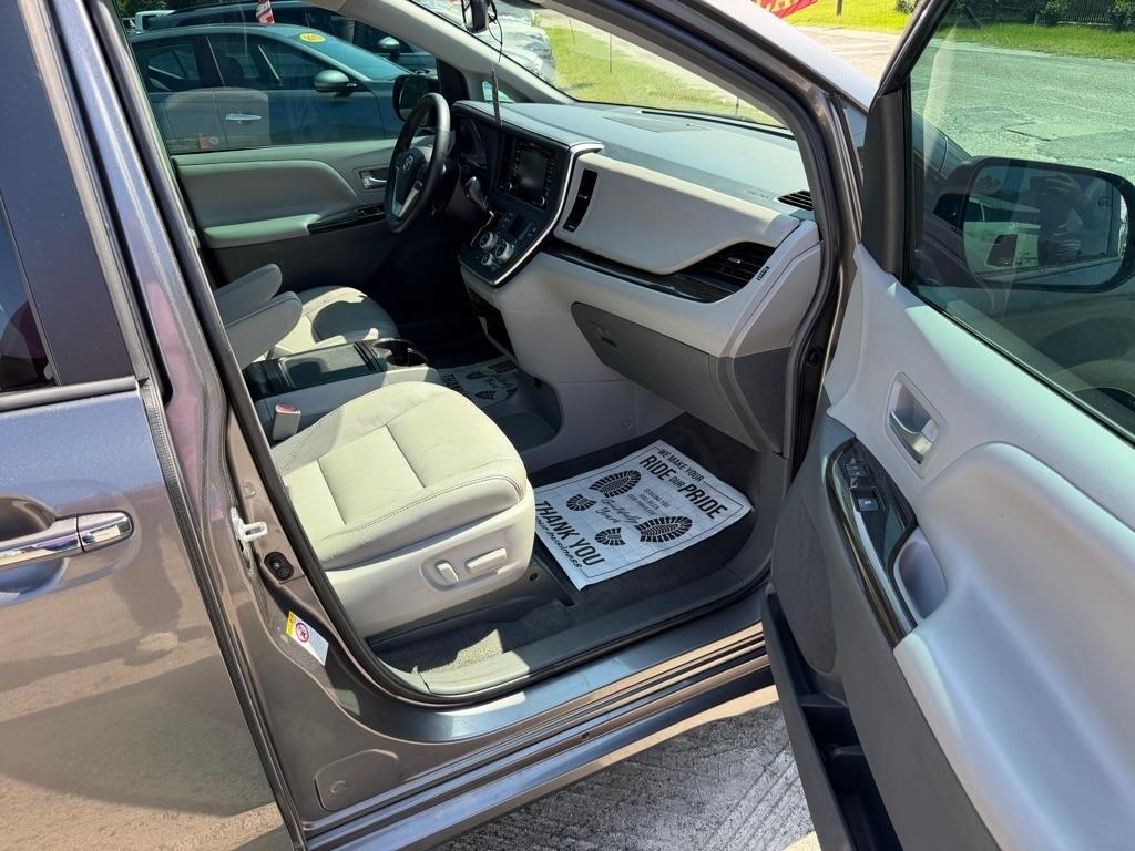 Toyota Sienna  2018