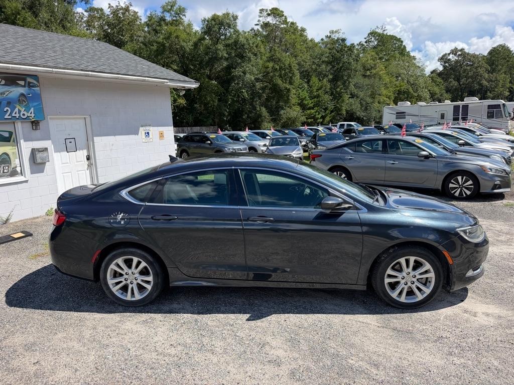 Chrysler 200  2017