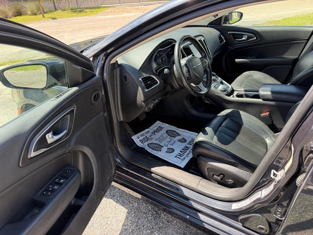 Chrysler 200  2017
