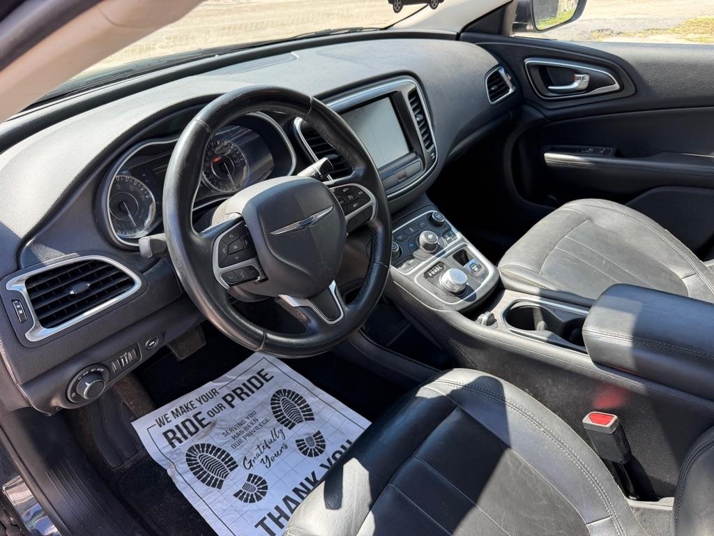 Chrysler 200  2017