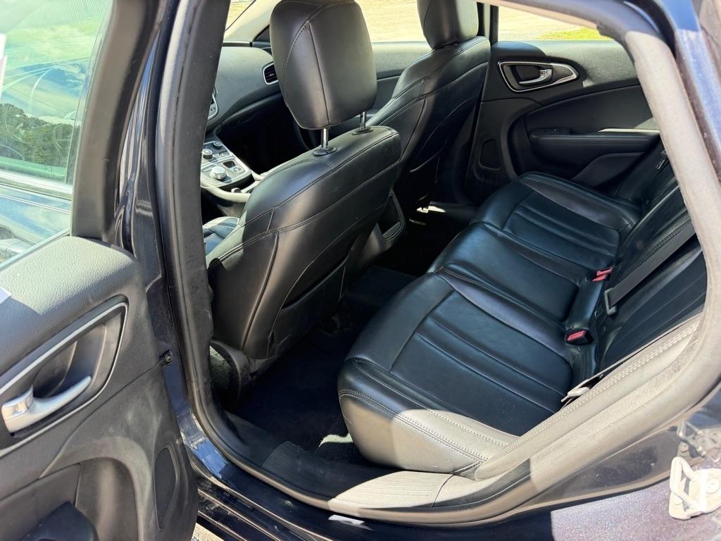 Chrysler 200  2017