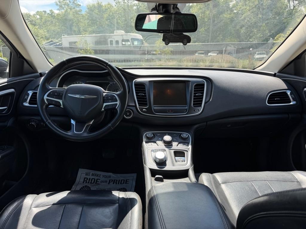 Chrysler 200  2017