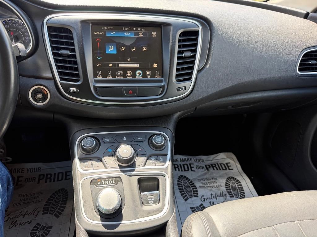 Chrysler 200  2017