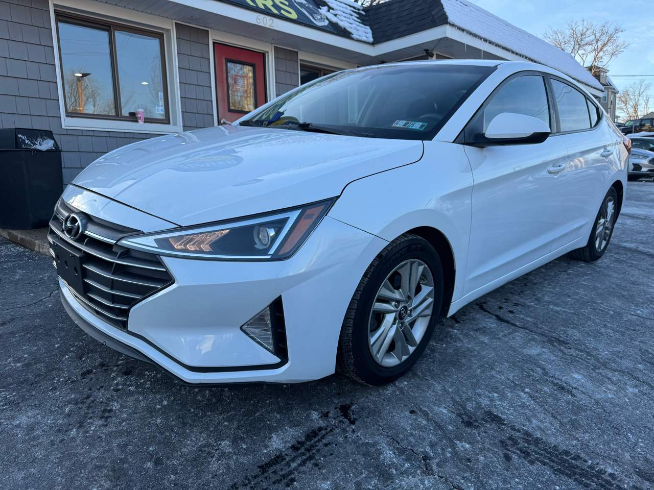 2019 Hyundai Elantra SEL's photo
