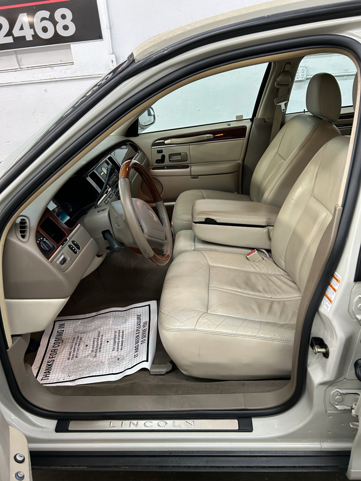 Lincoln Town Car Ultimate 2004