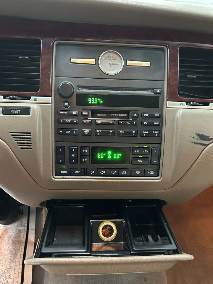 Lincoln Town Car Ultimate 2004