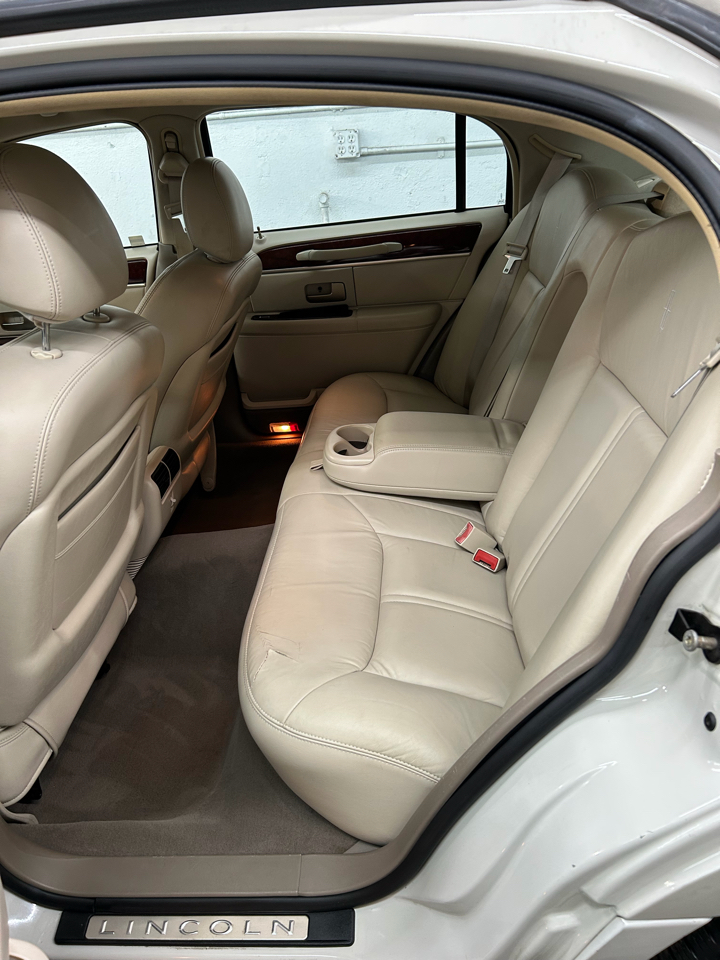 Lincoln Town Car Ultimate 2004