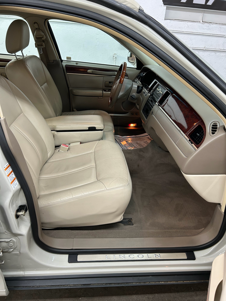 Lincoln Town Car Ultimate 2004