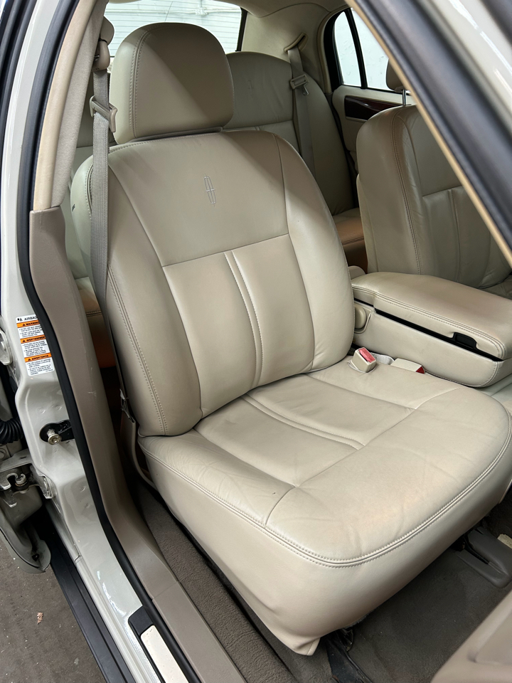 Lincoln Town Car Ultimate 2004