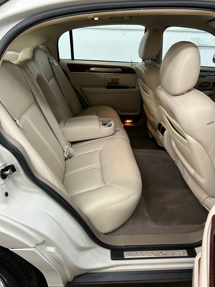 Lincoln Town Car Ultimate 2004