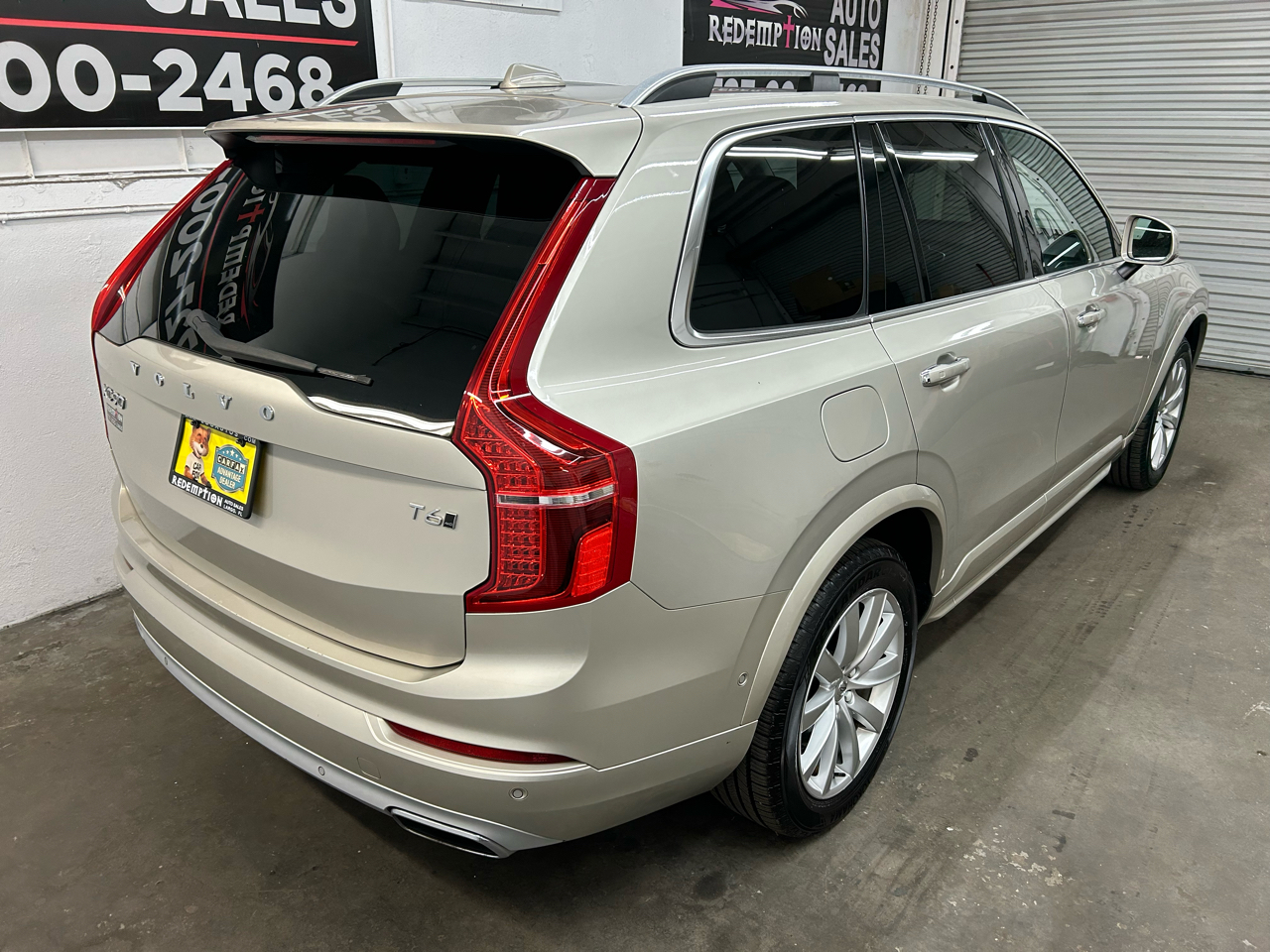2016 Volvo XC90 T6 Momentum AWD photo 2