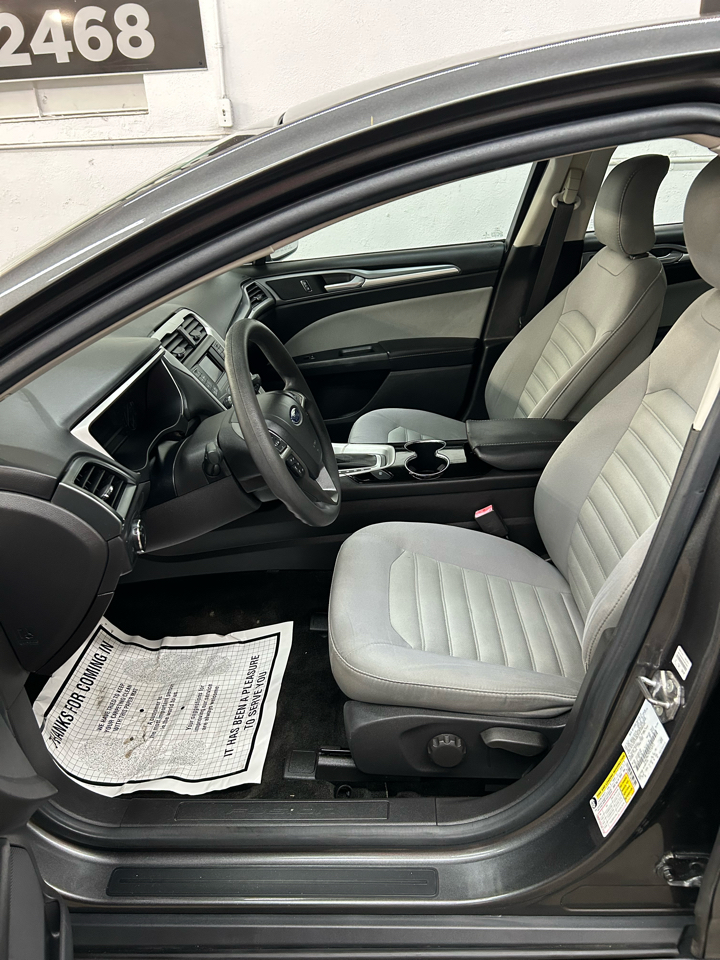 Ford Fusion S 2015
