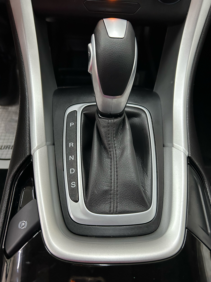 Ford Fusion S 2015