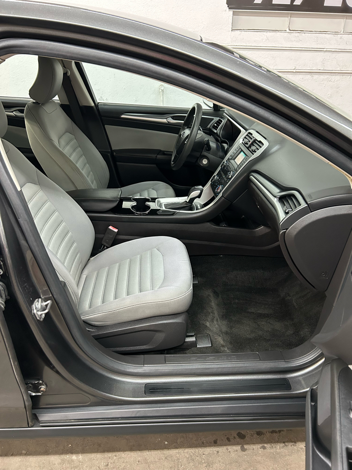 Ford Fusion S 2015
