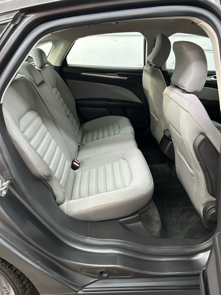 Ford Fusion S 2015