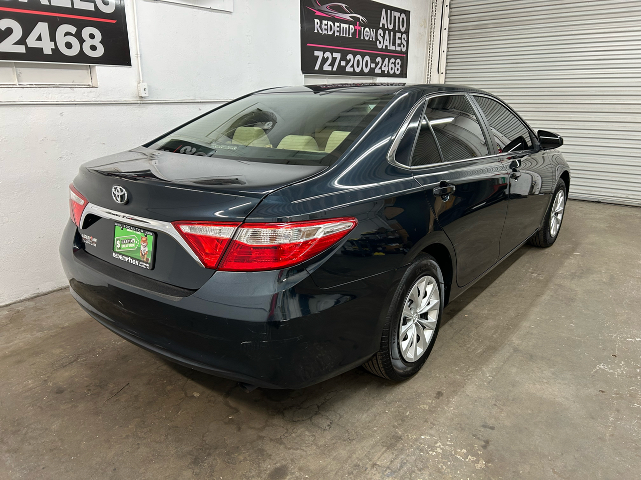 2015 Toyota Camry LE photo 3