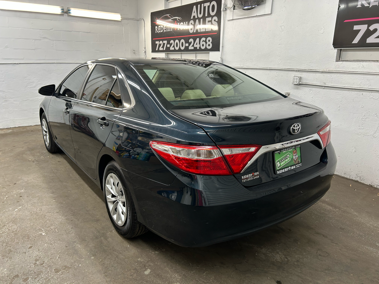 2015 Toyota Camry LE photo 4
