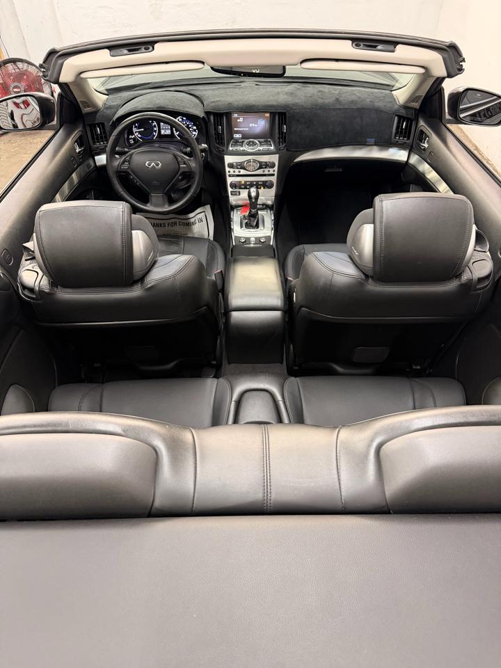 Infiniti G37 Convertible  2011