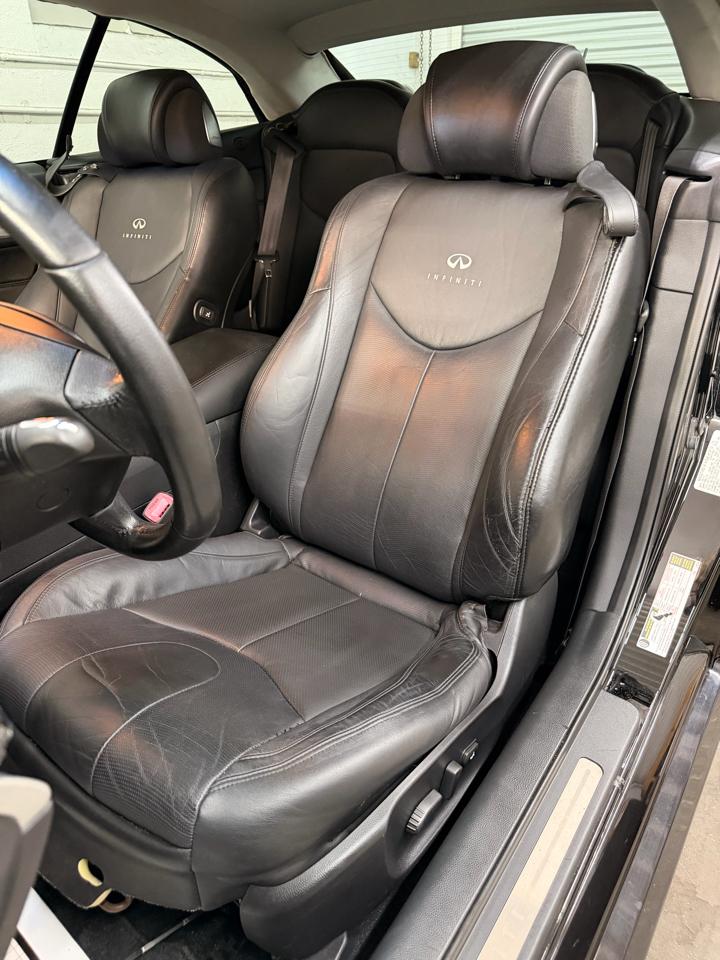 Infiniti G37 Convertible  2011