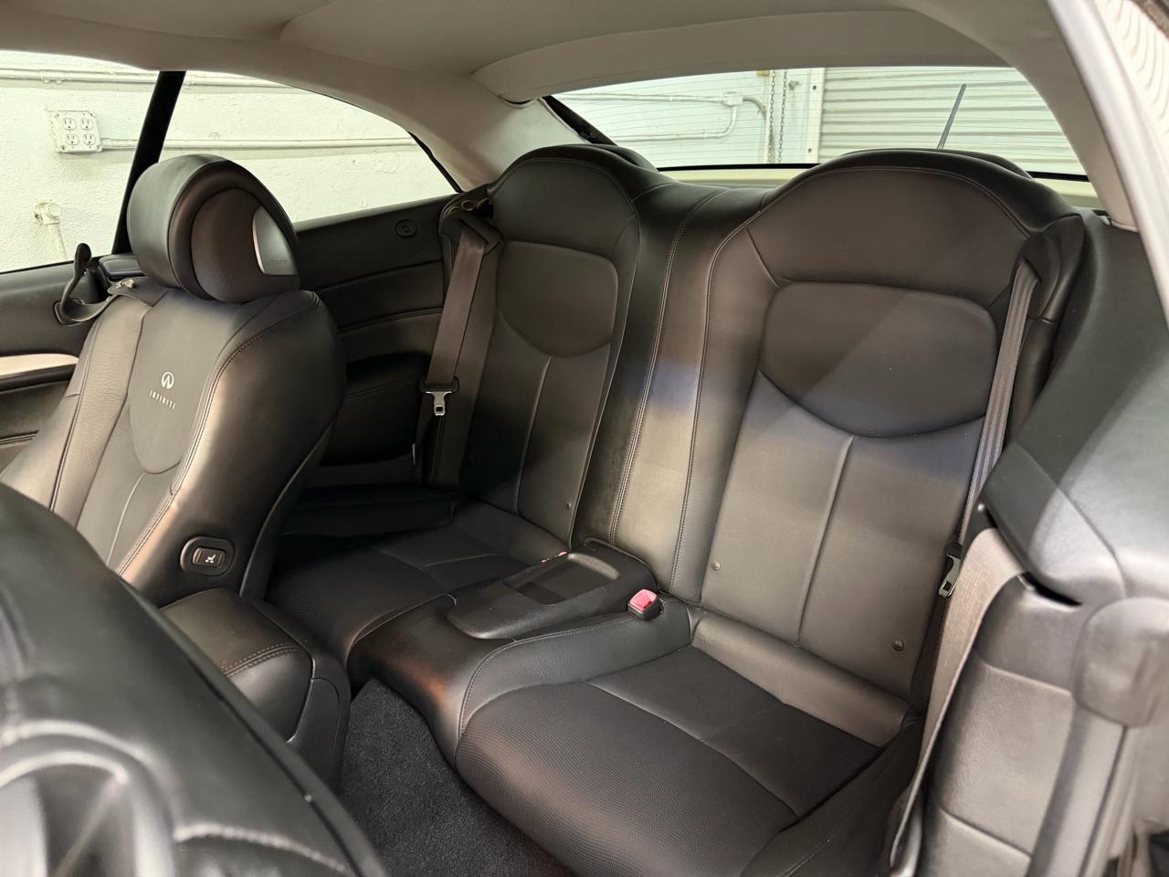 Infiniti G37 Convertible  2011