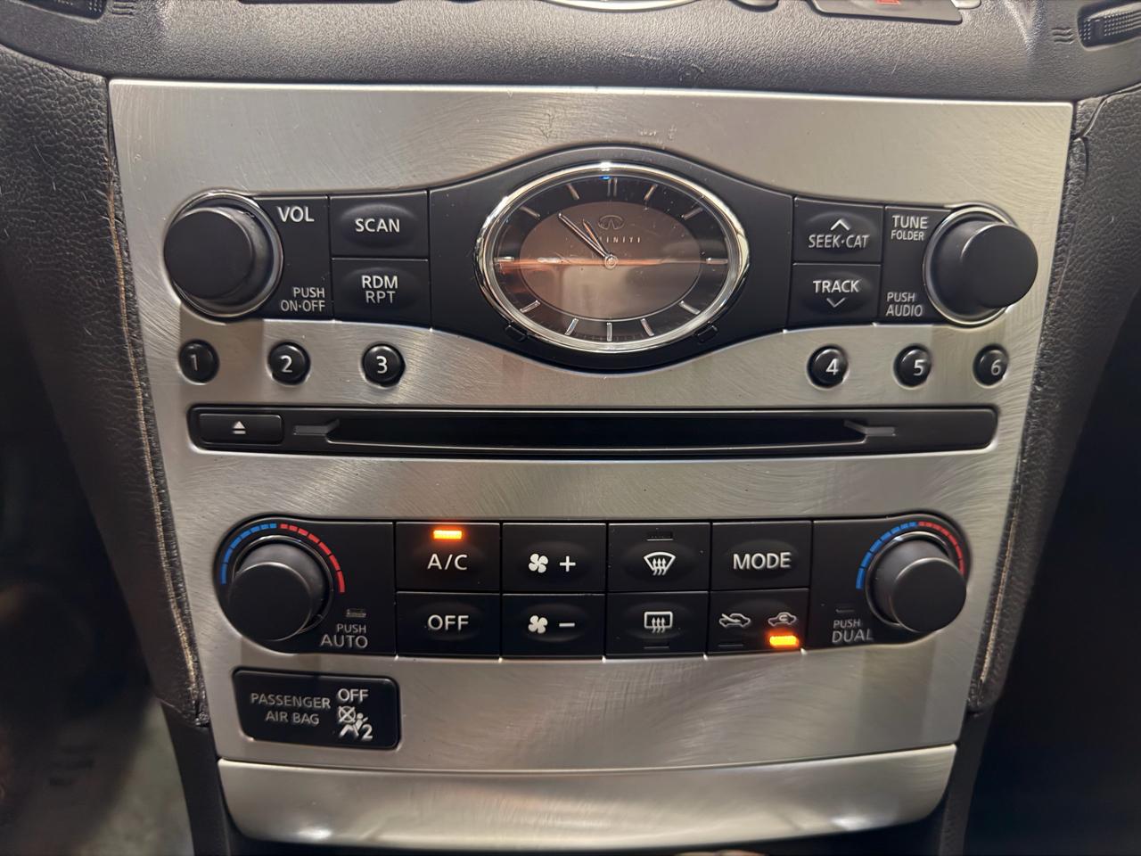 Infiniti G37 Convertible  2011
