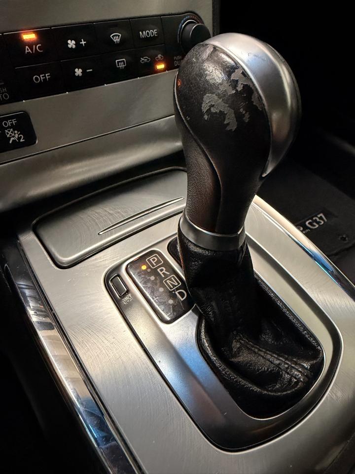 Infiniti G37 Convertible  2011