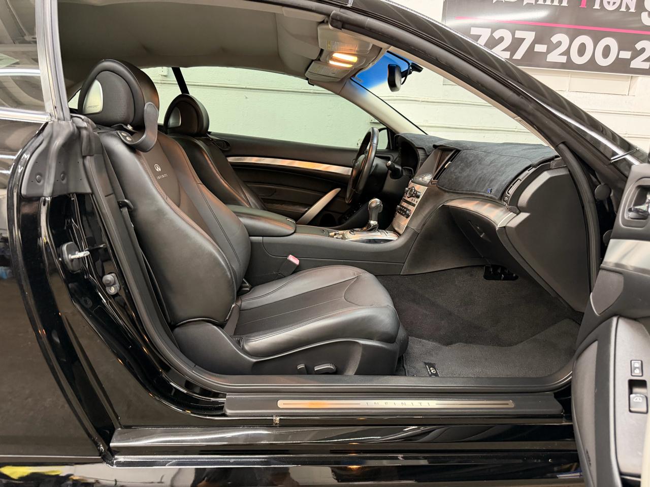 Infiniti G37 Convertible  2011