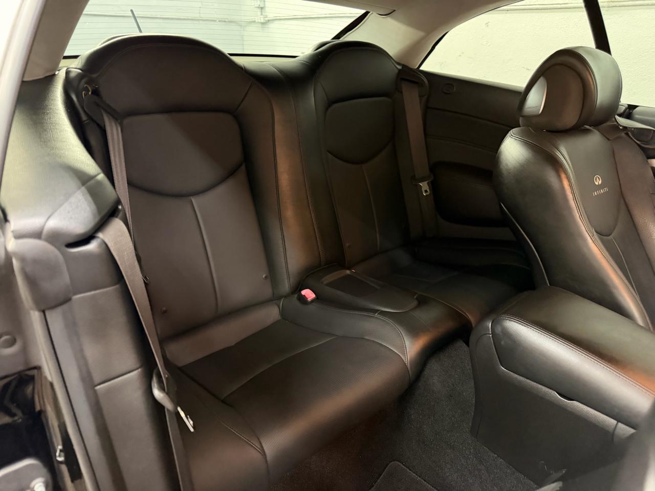 Infiniti G37 Convertible  2011