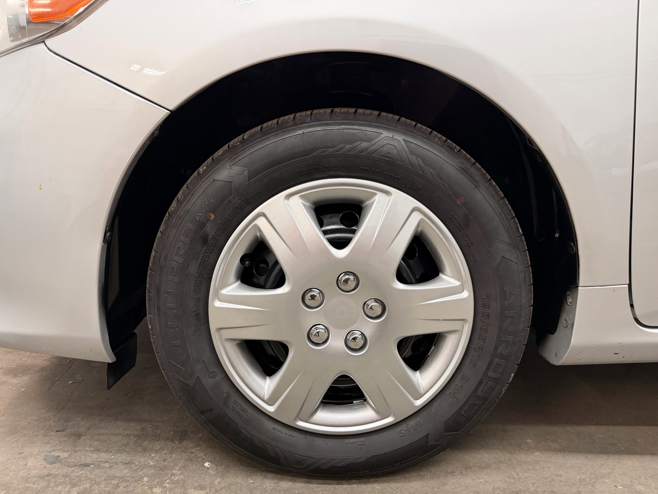 Toyota Corolla LE 4-Speed AT 2011