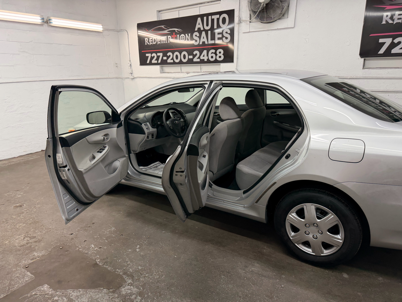 Toyota Corolla LE 4-Speed AT 2011