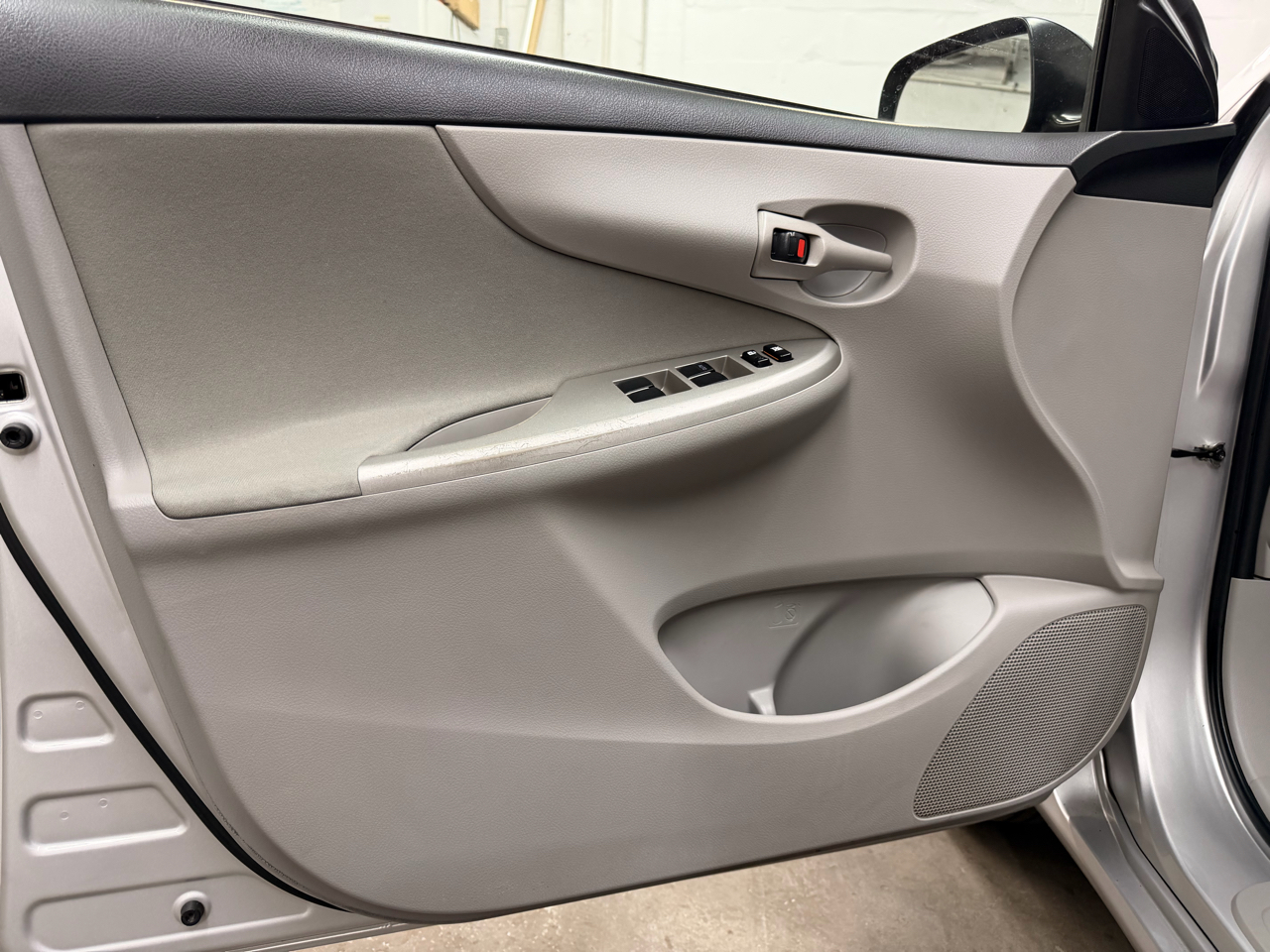 Toyota Corolla LE 4-Speed AT 2011