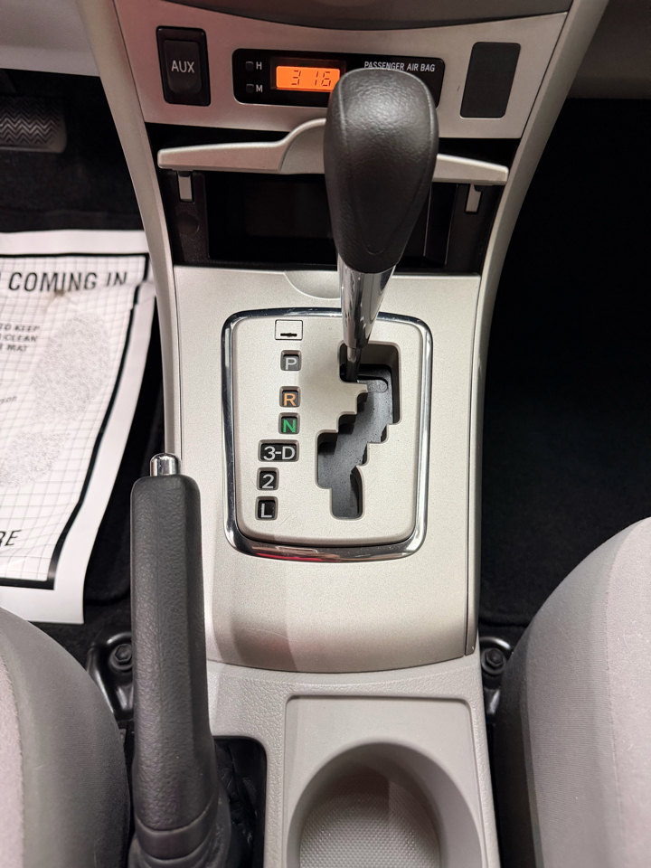 Toyota Corolla LE 4-Speed AT 2011